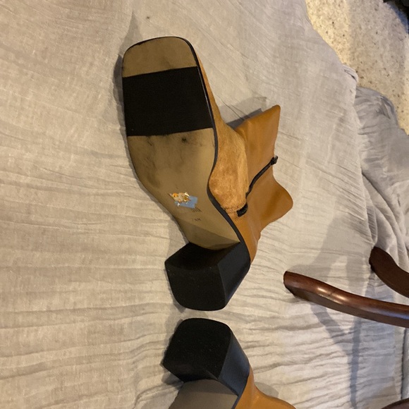 Gorgeous Tan Leather and cowhide ankle boots by Bruno Valenti, size 7.5 - Picture 4 of 11